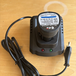 ES 산업 - 전동공구 리튬배터리(LP1012L20) & 충전기(LC1012) 판매 이미지