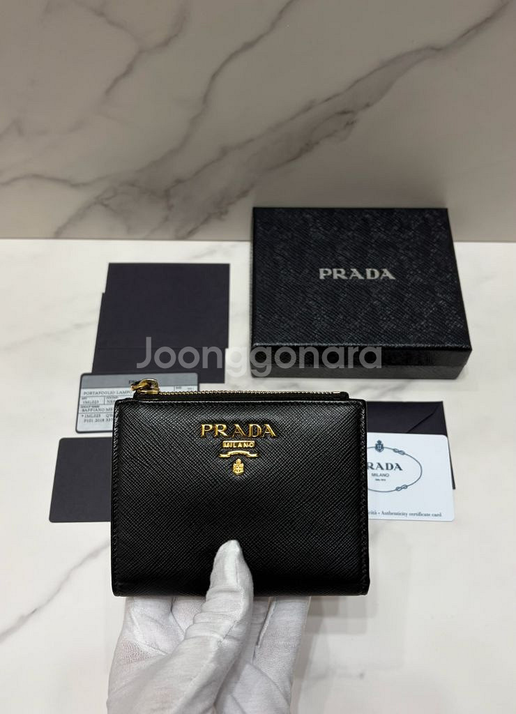 [정품] 프라다 사피아노 반지갑 블랙--0