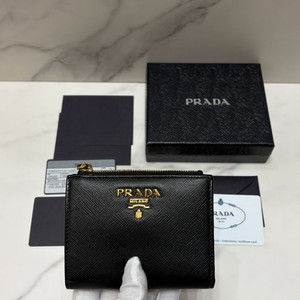 [정품] 프라다 사피아노 반지갑 블랙