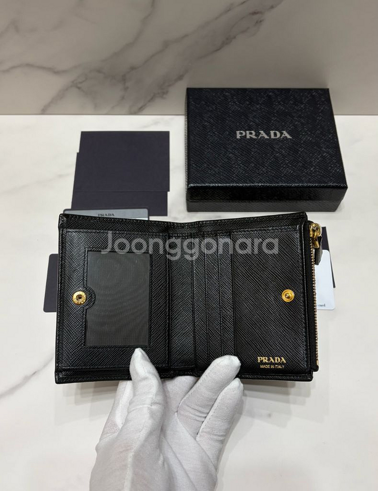 [정품] 프라다 사피아노 반지갑 블랙--2