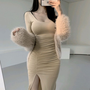 셔링 트임 롱 원피스 베이지 u넥 슬림핏 유넥 섹시 연말파티 파티룩 살색 착시 홀복 긴팔 파인 롱슬리브 브랜디 이미지