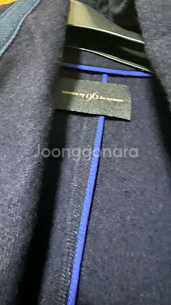 나인식스 뉴욕 남색 홑겹 양모 코트 55 프리사이즈세탁 되어있고 깨끗합니다. 입으면 의외로 세련되게 핏되는 코트입--1