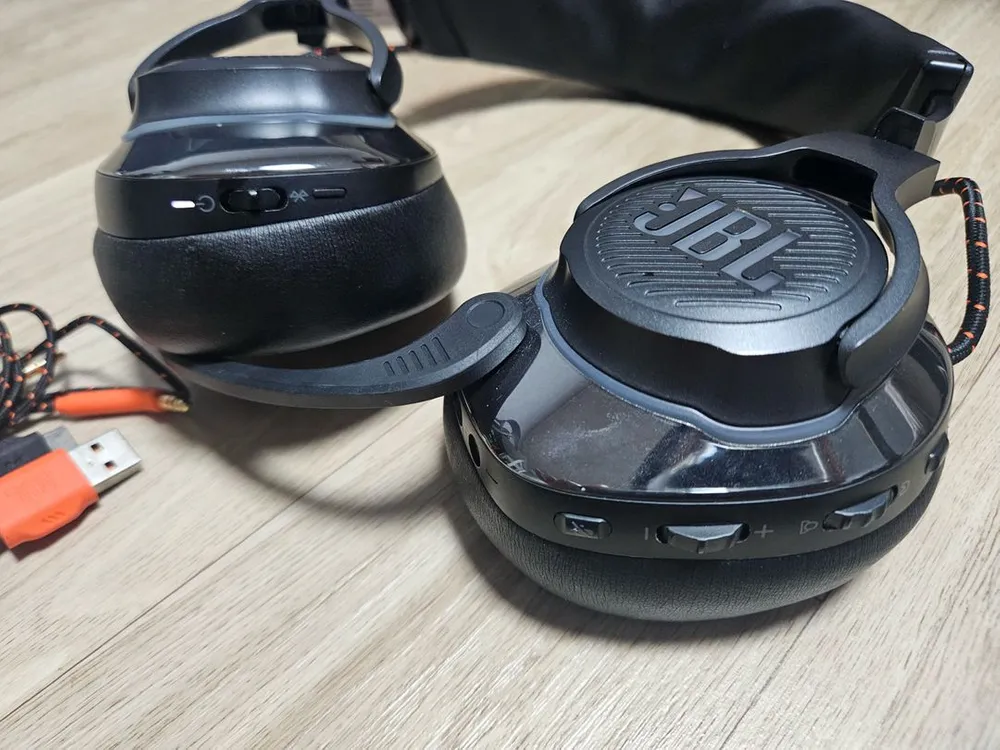 JBL 퀌텀800 무선 헤드폰 이미지