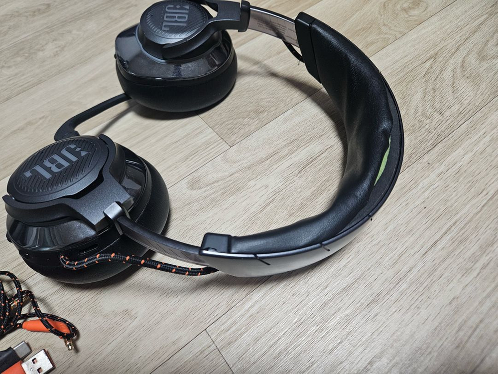 JBL 퀌텀800 무선 헤드폰--2