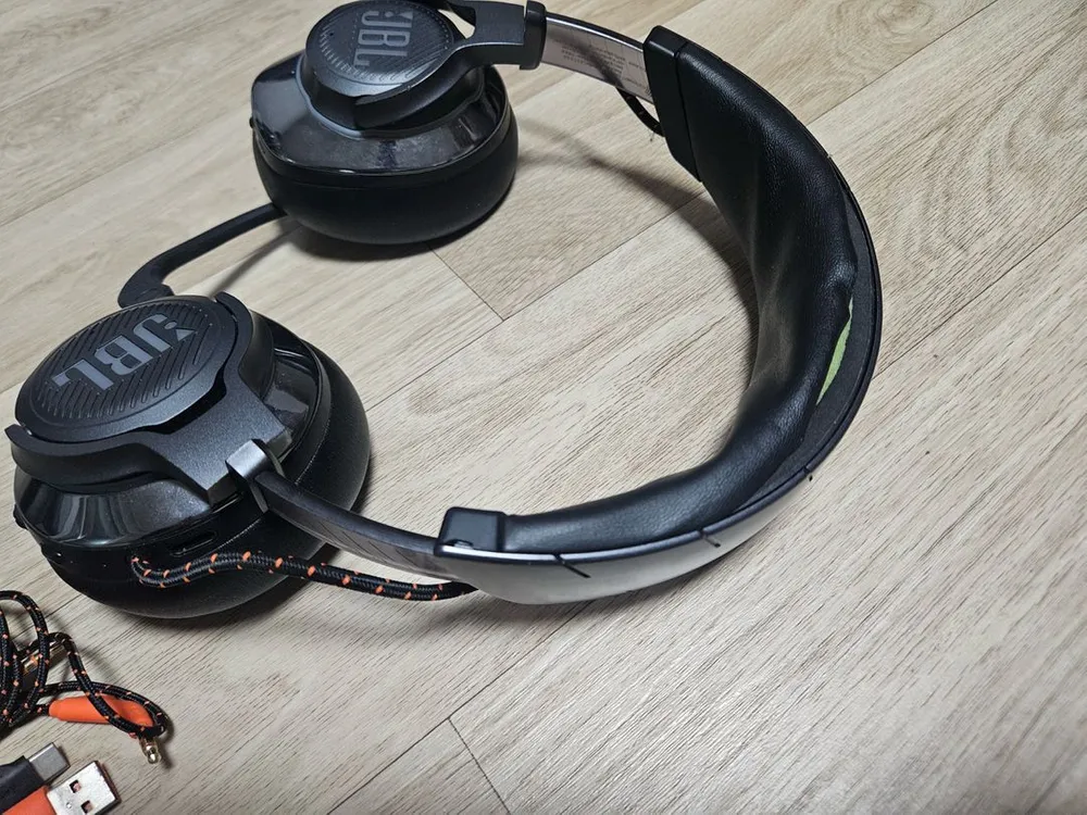 JBL 퀌텀800 무선 헤드폰 이미지