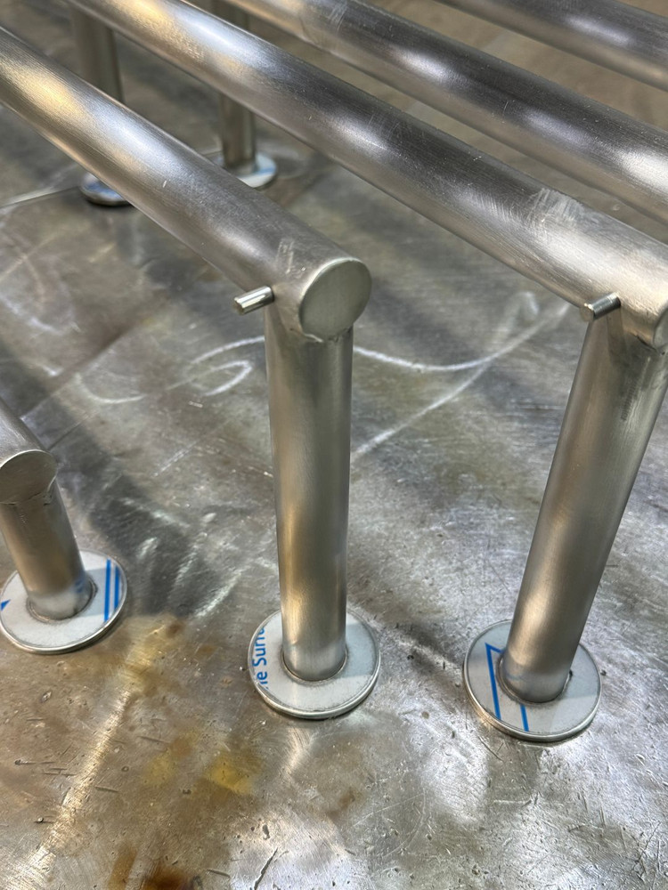 스테인리스 옷가게 매장용 벽행거--1