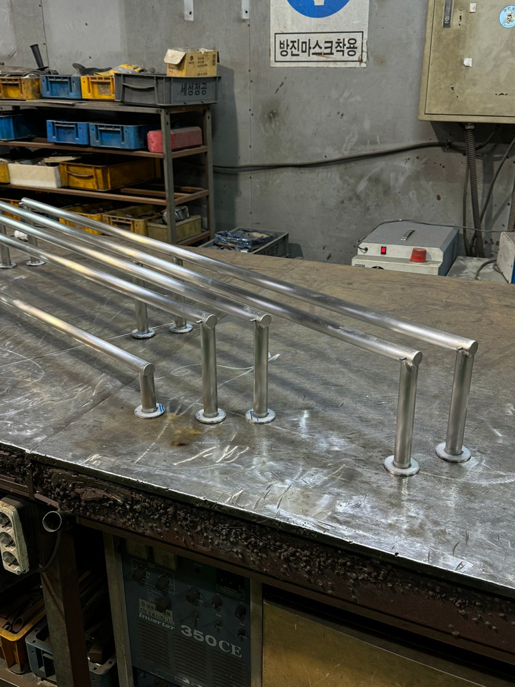 스테인리스 옷가게 매장용 벽행거--5