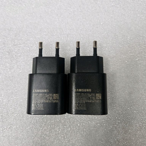 삼성 핸드폰 고속 충전기 2개 입니다