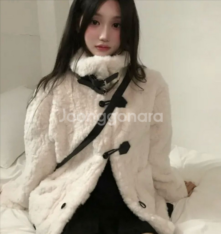 베이지 퍼 뽀글이 점퍼 자켓--1