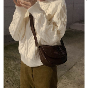 니어웨어 스팅 트위스트 니트