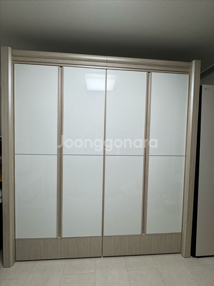 에코 대형 아이보리색상 옷장--0