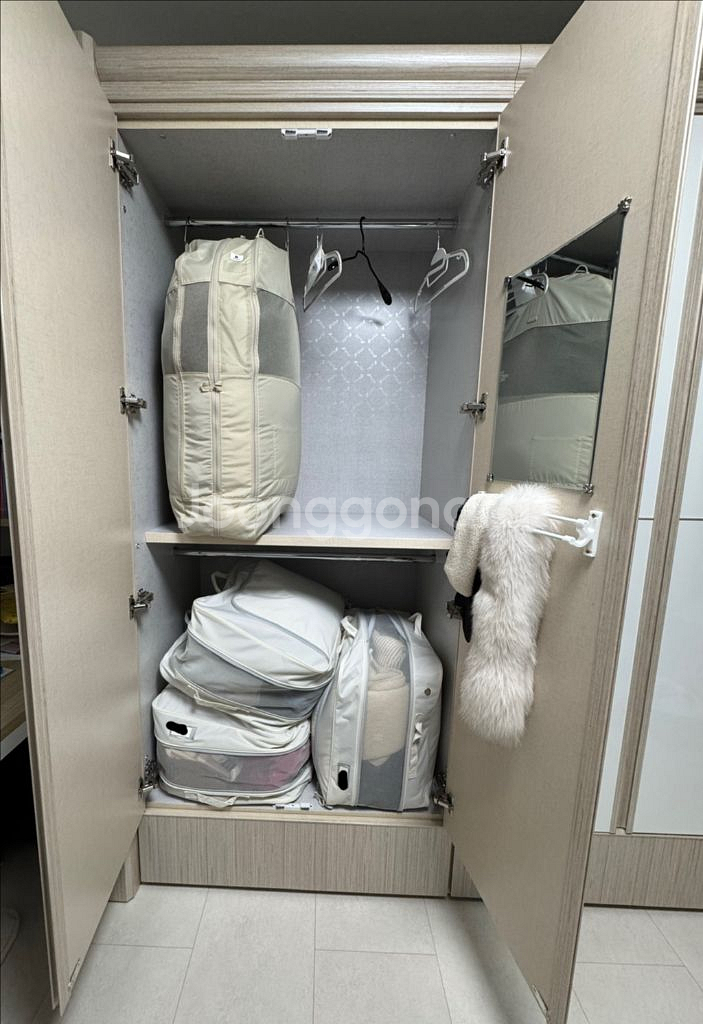 에코 대형 아이보리색상 옷장--1