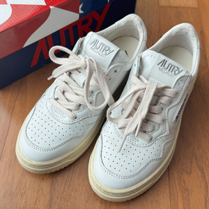 오트리 메달리스트 스니커즈 36 화이트