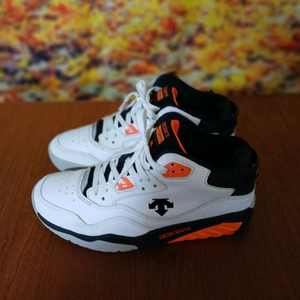 데상트 스니커즈 250