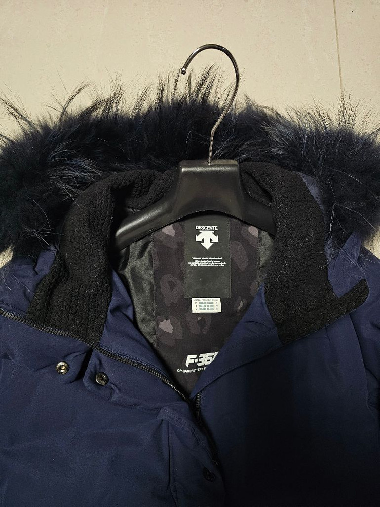 데상트 여성 롱패딩 네이비 90사이즈 방수가능 옷가볍고이쁨 이미지