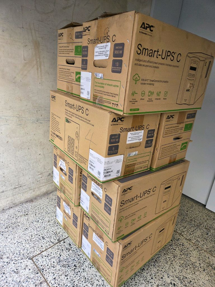 APC-UPS SMT-1000I 1KVA--1