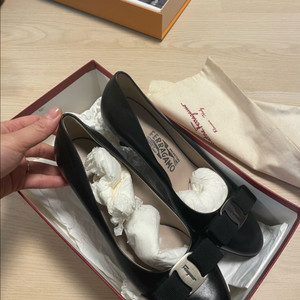 페레가모 정품 235