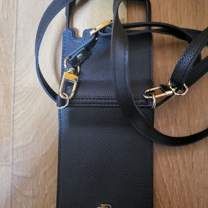 플립z3 가죽 폰 케이스 끈 포함 팝니다.