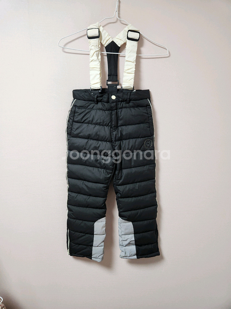 130사이즈 웰튼 검정색 하얀멜빵 스키복 하의 바지--0