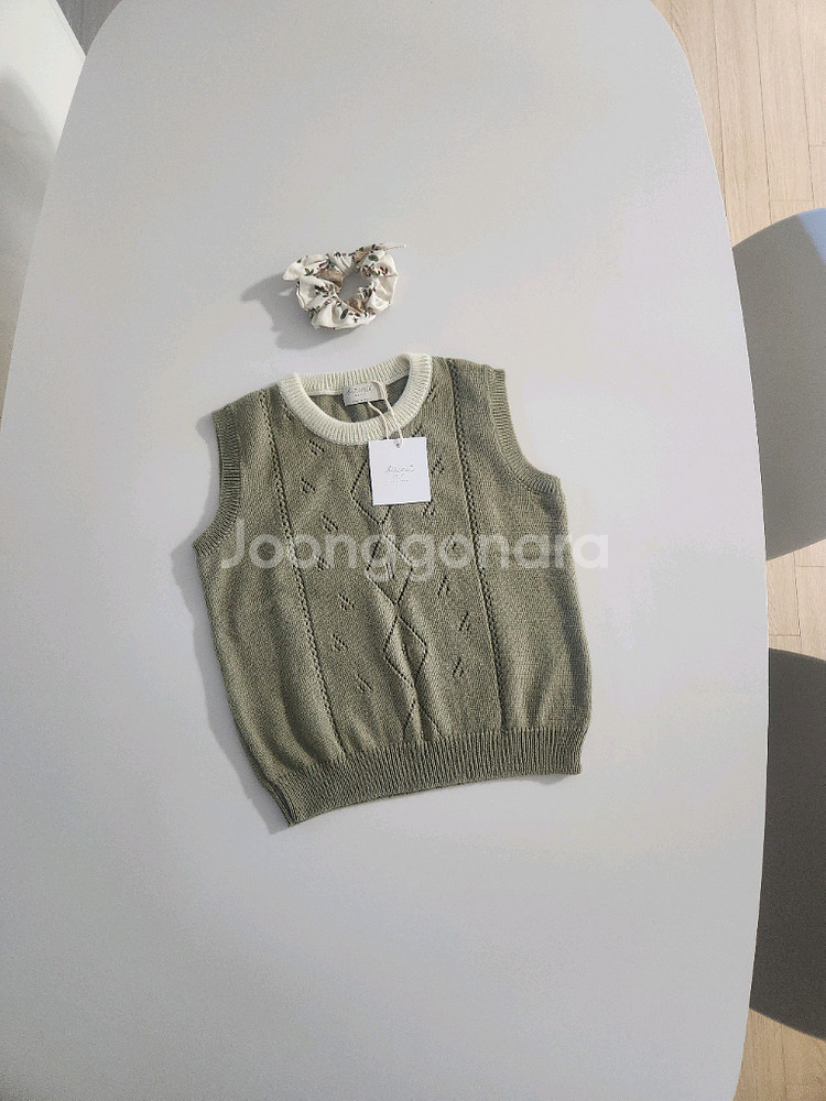 버리닛쁘띠 고급스럽고 따뜻하게 입기 좋은 니트 베스트 8A 사이즈 새상품--0