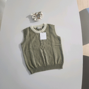 버리닛쁘띠 고급스럽고 따뜻하게 입기 좋은 니트 베스트 8A 사이즈 새상품