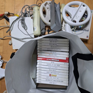 닌텐도 Wii 본체 게임 19개 + 컨트롤러 4개