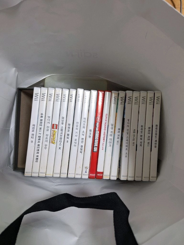 닌텐도 Wii 본체 게임 19개 + 컨트롤러 4개 이미지