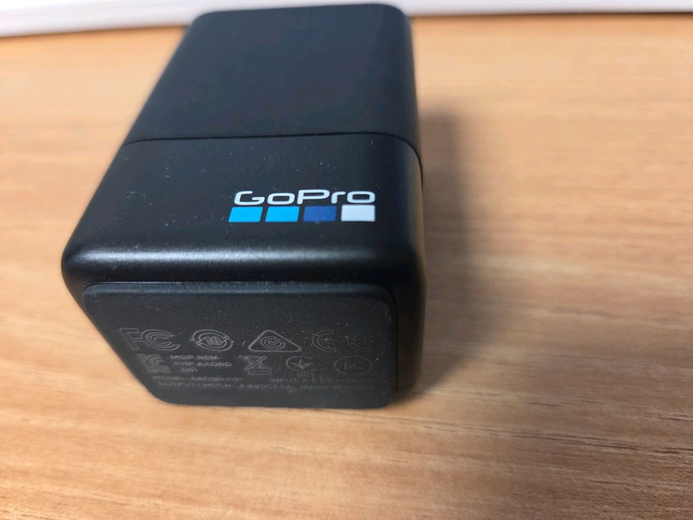 고프로8 블랙 배터리 커버+배터리 2개 충전기--2
