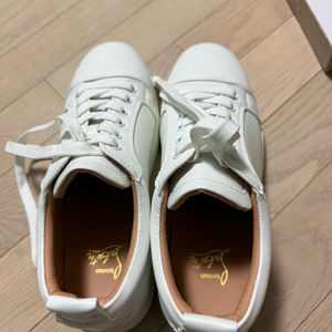 크리스찬 루부탱 남성 스니커즈 판매합니다