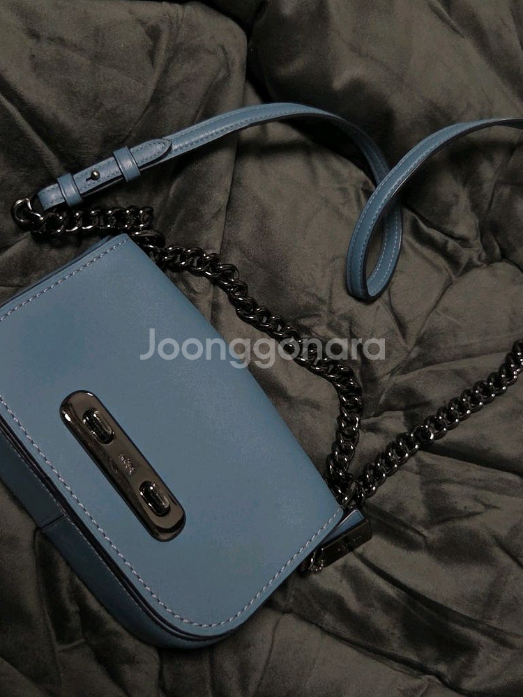 코치 체인 크로스백 블루--0