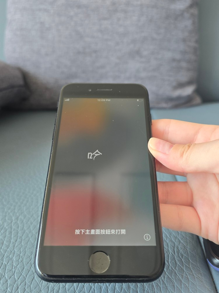 아이폰se2 64GB 미드나잇블루 + 케이블--1