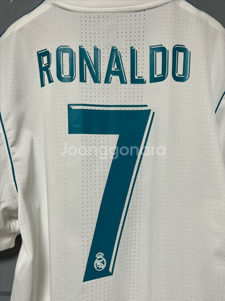 17 18 레알 호날두 어센틱 유니폼--2