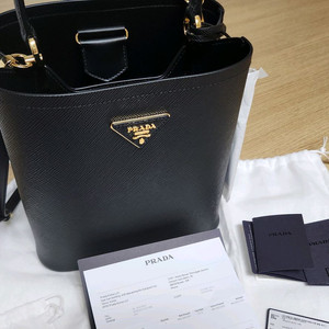 프라다 파니에 사피아노 미듐 이미지