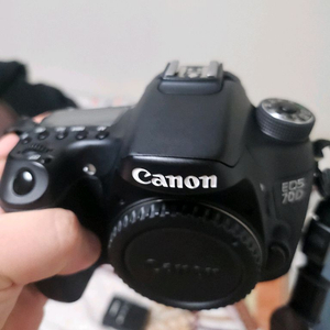 16000컷 캐논 70D 바디만 판매합니다