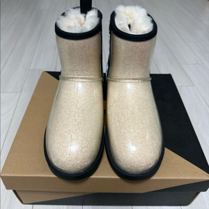 어그부츠 모델AS3031 245m 크림 판매합니다