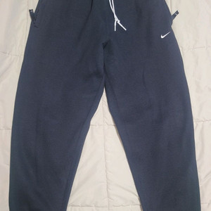 나이키 솔로 스우시 플리스 팬츠 블랙 M 사이즈 판매합니다