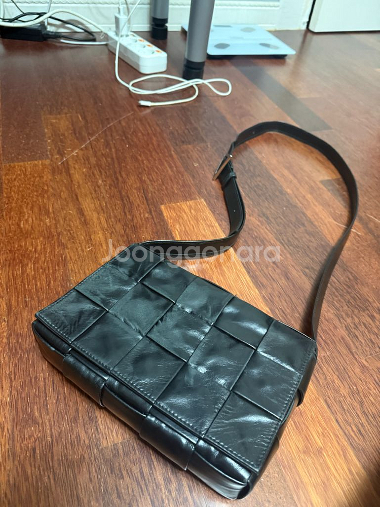 보테가 베네타 스몰 레더 카세트백 블랙--0