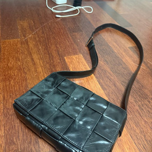 보테가 베네타 스몰 레더 카세트백 블랙