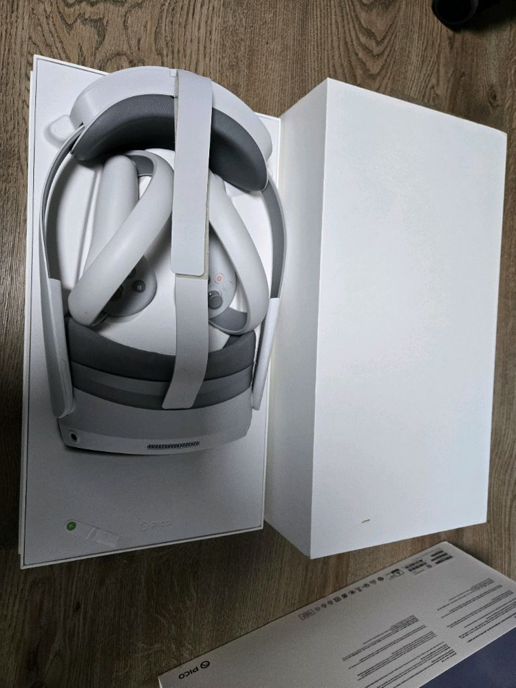 피코4 VR 헤드셋--1