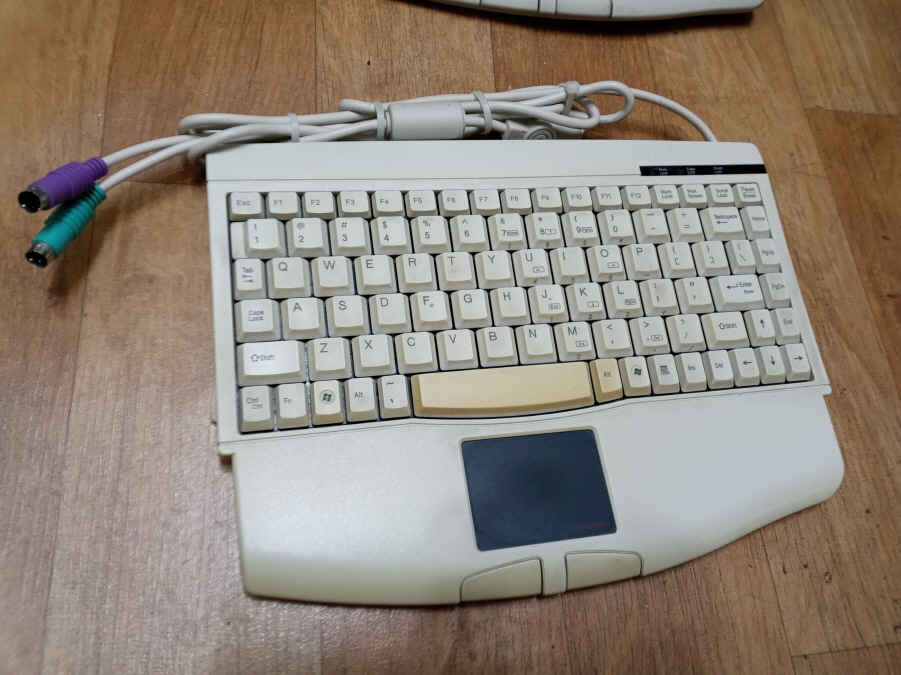 ACK-540 keysonic(us). PS/2 미니 키보드 & 터치패드 콤비네이션 이미지