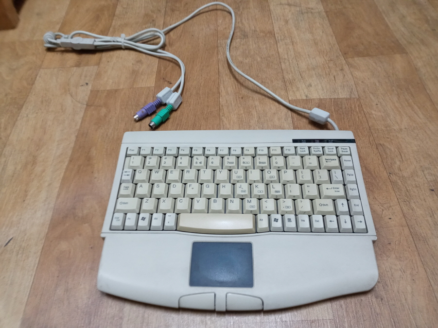 ACK-540 keysonic(us). PS/2 미니 키보드 & 터치패드 콤비네이션 이미지