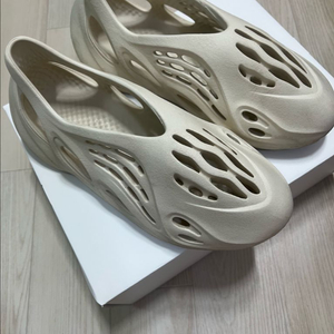 아디다스 이지폼 러너 og 이미지