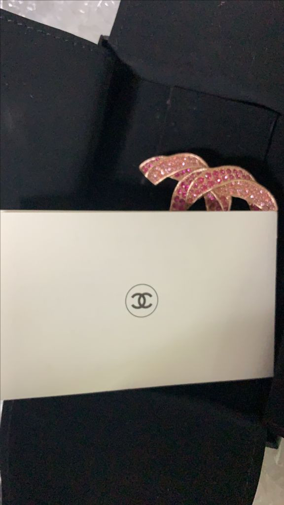 샤넬 CC 로고 크리스탈 브로치 이미지