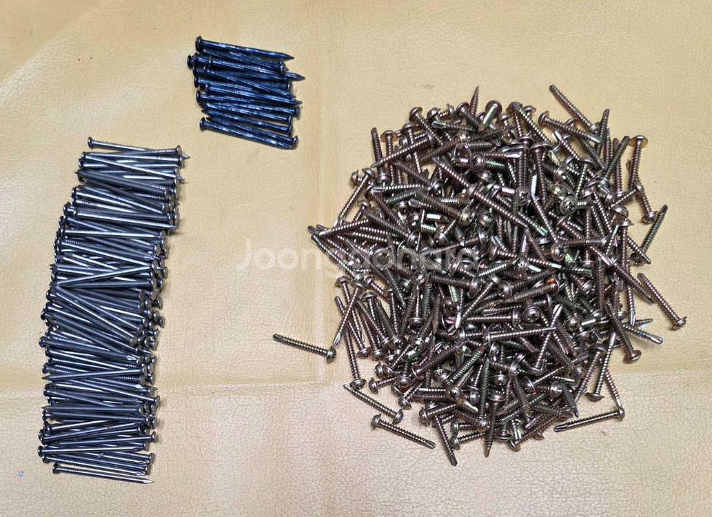 못과 직결피스 총 517개--0