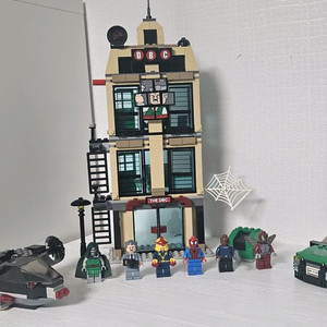 레고 마블 스파이더맨 76005(버글 신문사 공격)& 76004(스파이더 사이클 추격전)