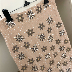 우테르케 전체 큐빅 비즈 자수 롱스커트 플라워 펜슬 치마 베이지 하객룩 연말룩 행사 생일파티룩