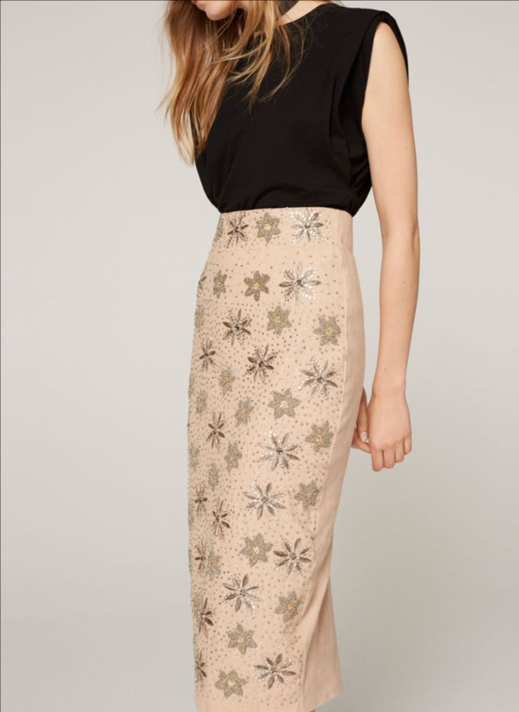 우테르케 전체 큐빅 비즈 자수 롱스커트 플라워 펜슬 치마 베이지 하객룩 연말룩 행사 생일파티룩 이미지