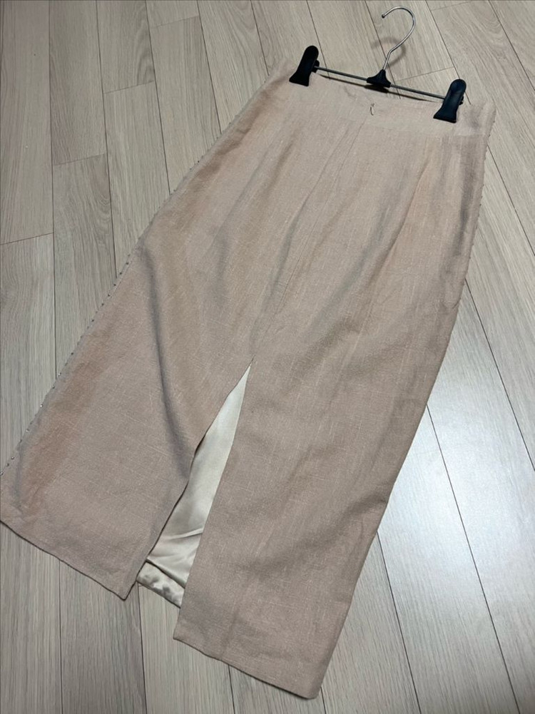 우테르케 전체 큐빅 비즈 자수 롱스커트 플라워 펜슬 치마 베이지 하객룩 연말룩 행사 생일파티룩 이미지