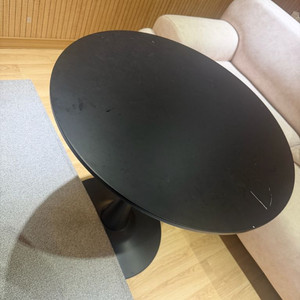 원형 다이닝 테이블