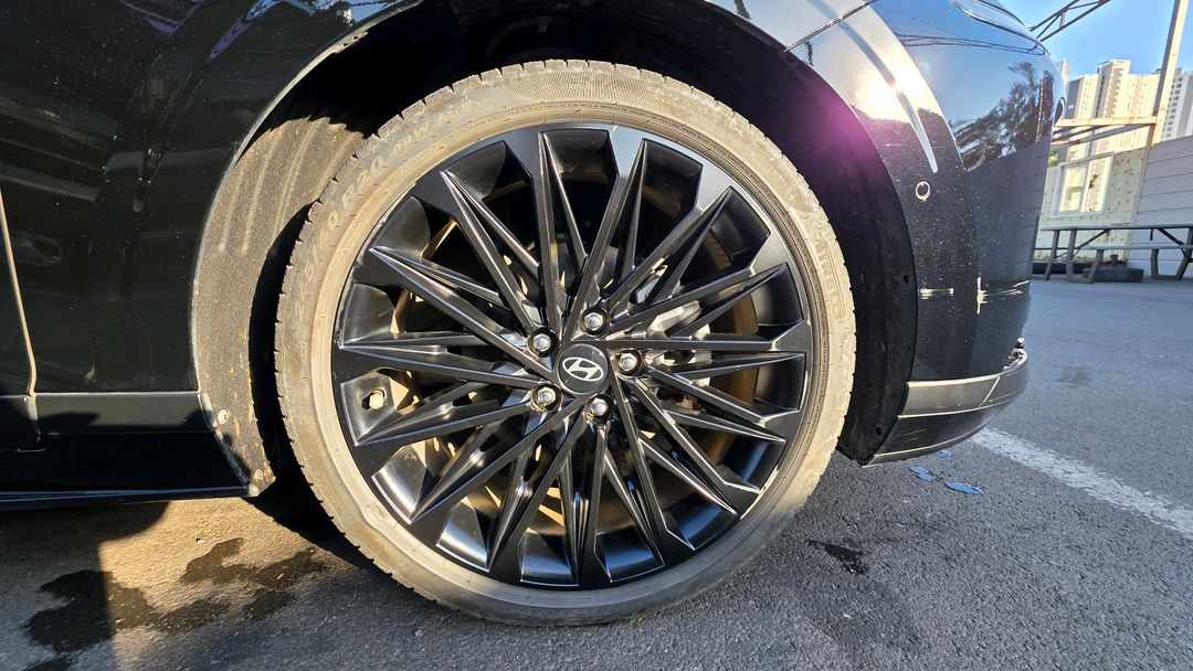 gn7 그랜저 블랙잉크 순정휠타이어 판매합니다. 이미지